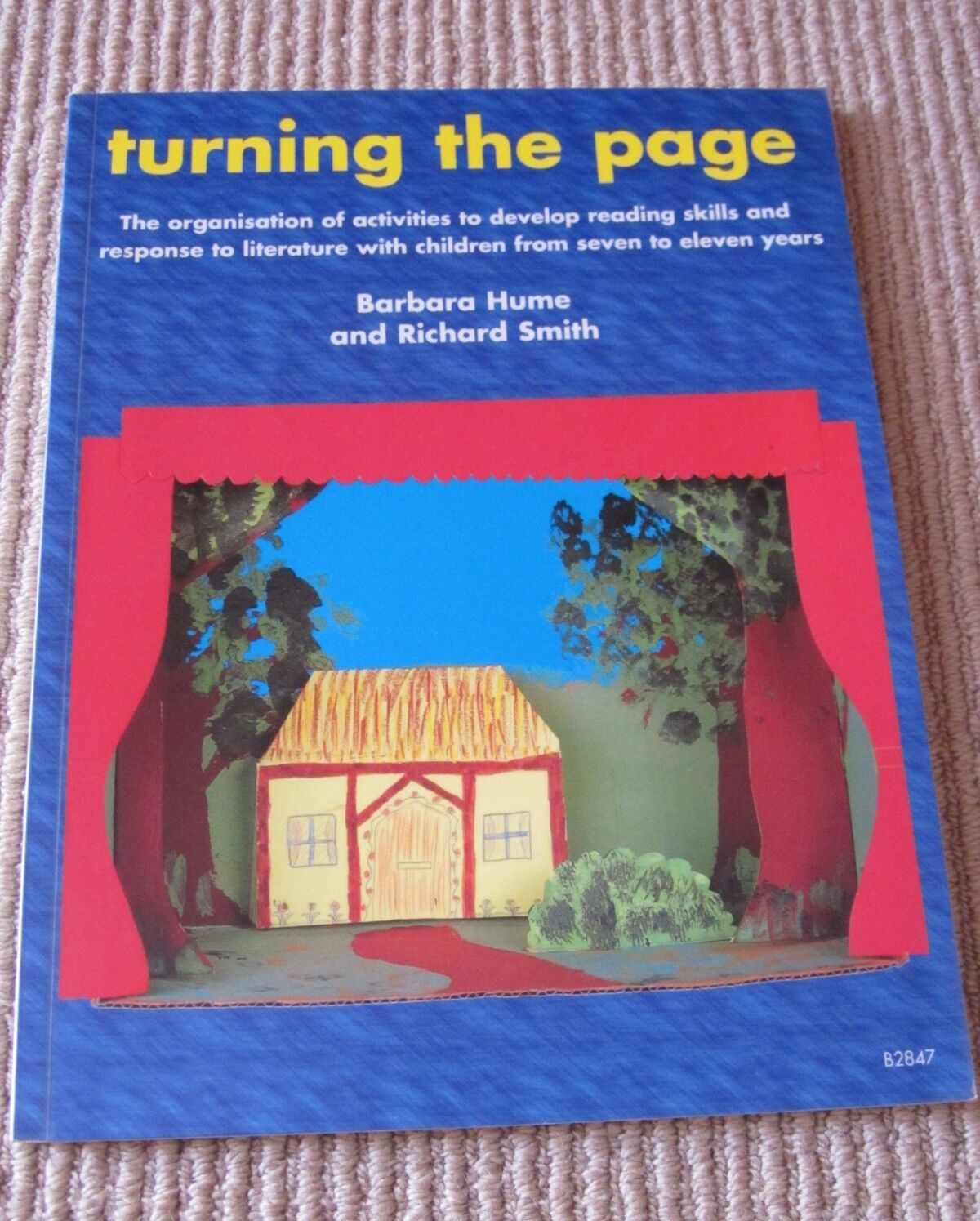 Turning The Page – Barbara Hume and Richard Snith – Great Condition – Reading