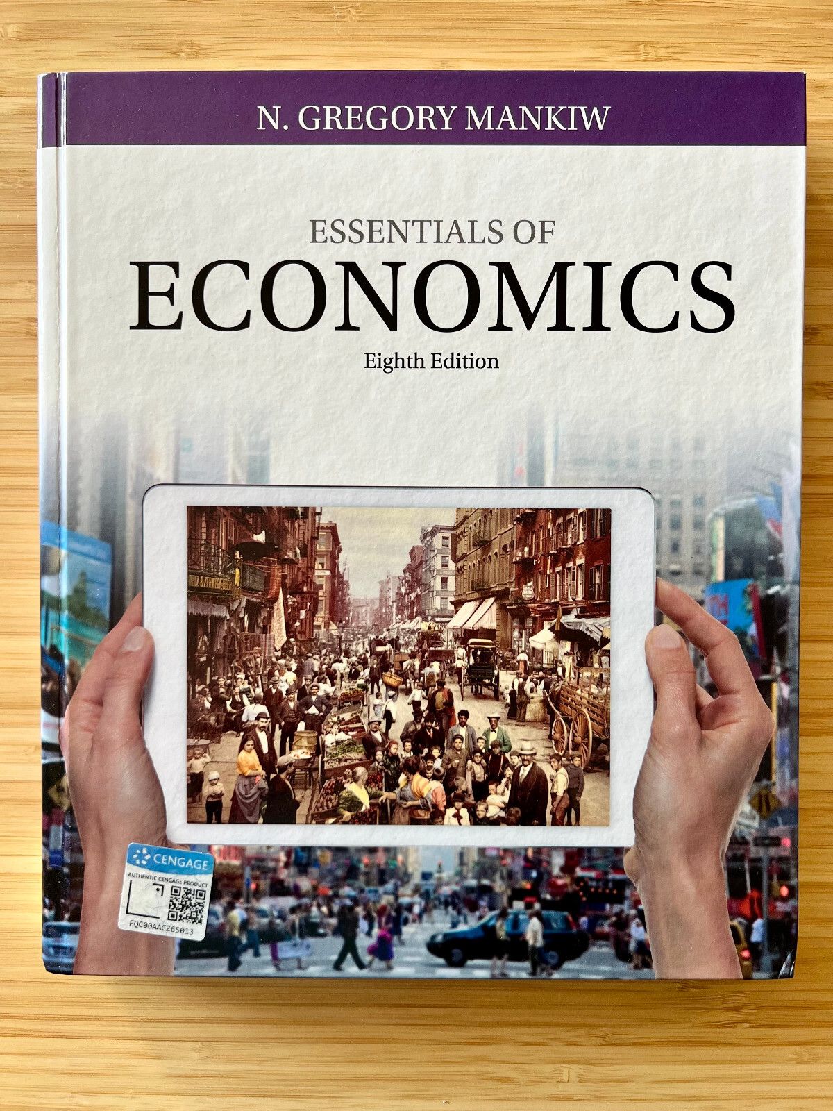 Essentials of Economics – Hardcover, by Mankiw N. Gregory – Very Good