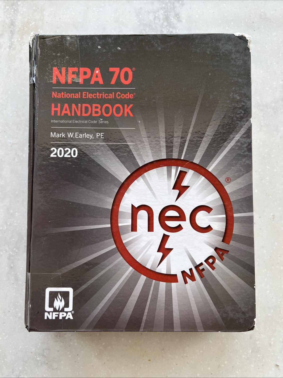 NFPA 70, National Electrical Code Handbook : 2020 Edition by National Fire…
